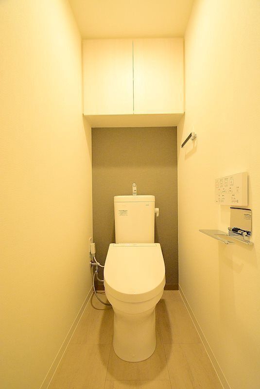 東京メトロ日比谷線 八丁堀駅 徒歩4分 12階建 築5年のトイレ写真