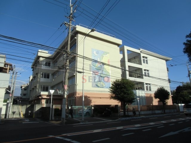 小学校　豊中市立小曽根小学校（小学校）まで548m