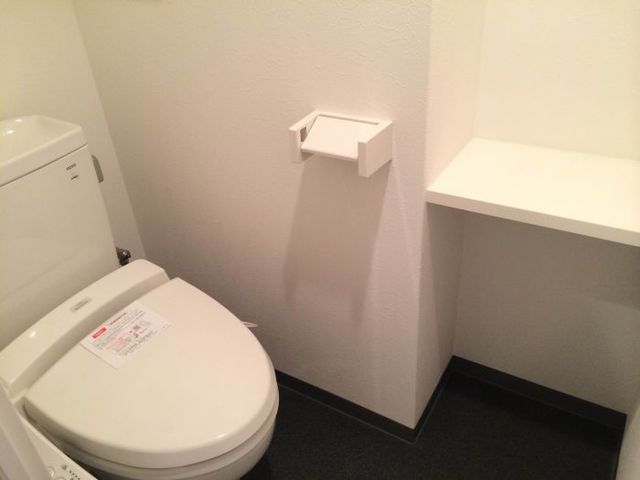 トイレ　ウォシュレット付トイレ　棚付で便利です♪