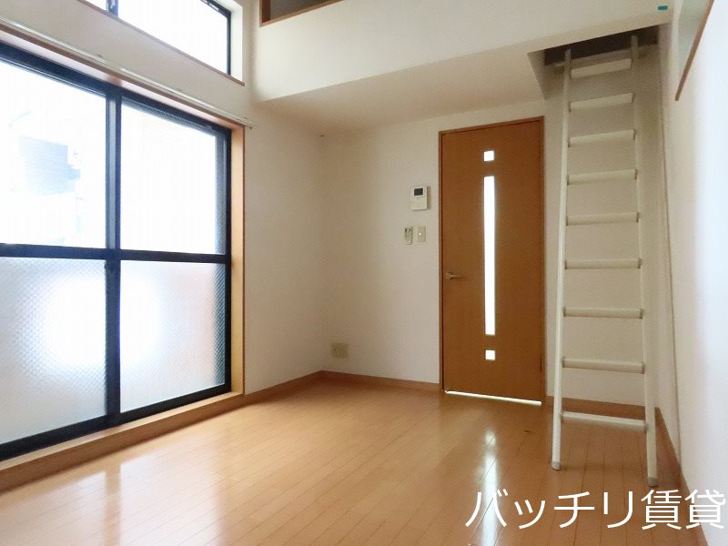 居室・リビング　同型タイプの為、現状を優先致します。