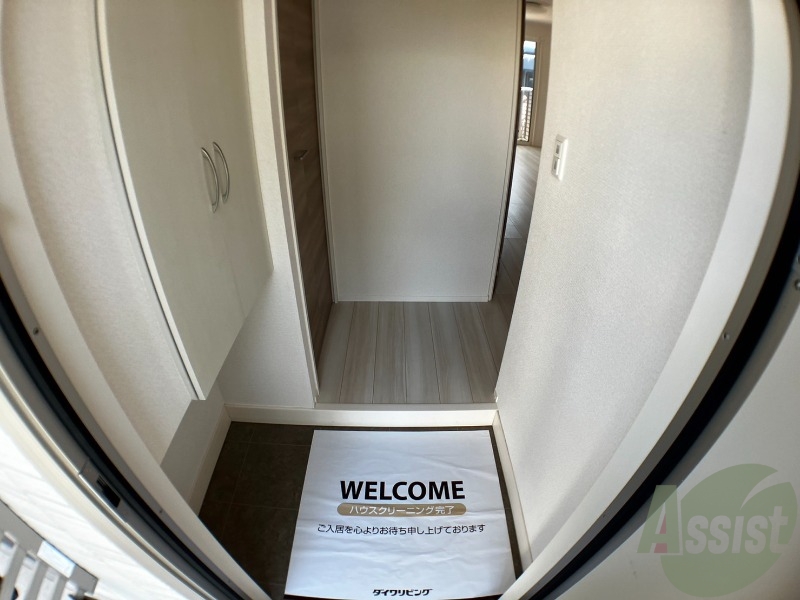 玄関　玄関からの様子です。すぐ部屋が見えないのは安心ですね。