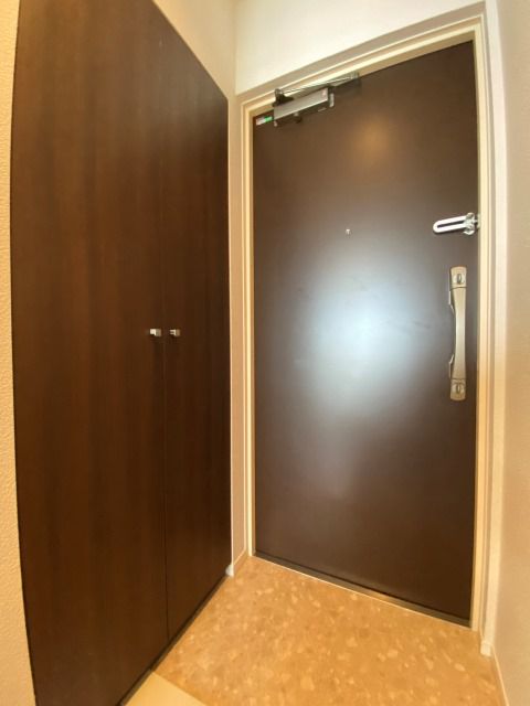 地下鉄御堂筋線 新大阪駅 徒歩7分 25階建 築19年の玄関写真