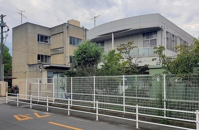 小学校　八尾市立長池小学校（小学校）まで712m