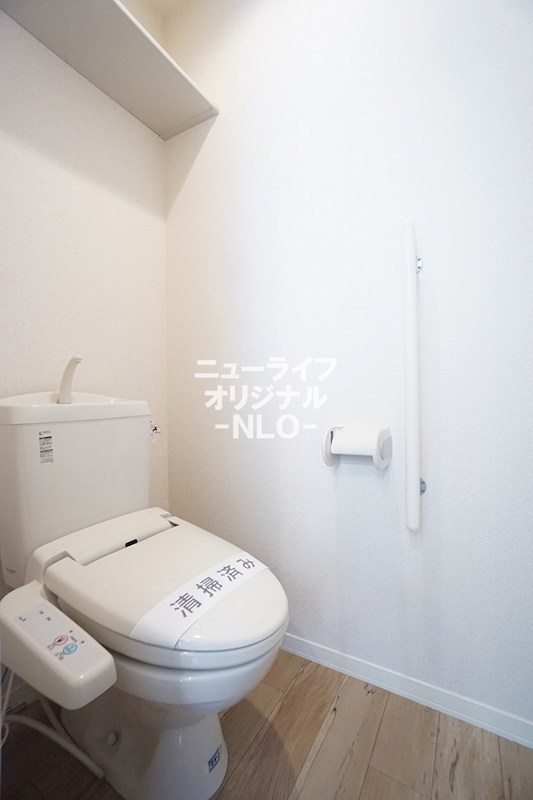 トイレ　温水洗浄便座付のトイレです。