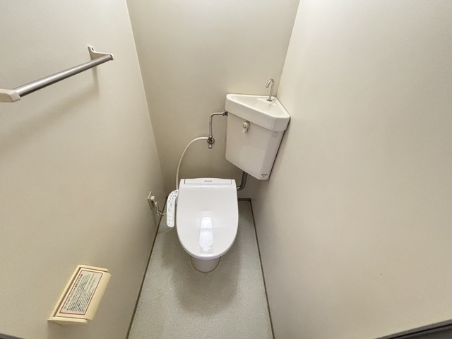 トイレ　※別号室の写真です※