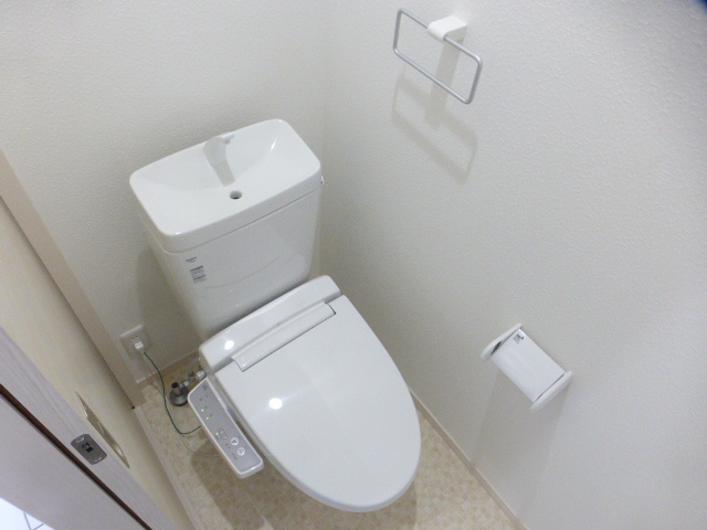 トイレ　WC　温水洗浄便座付