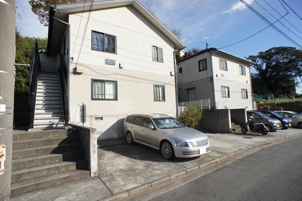 駐車場　敷地内駐車場有～別契約月額７，７００円・要空確認