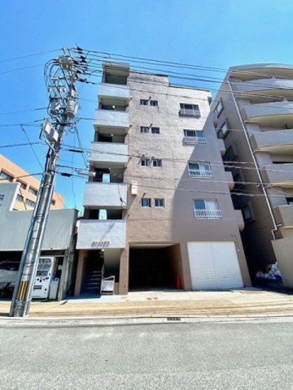 【広島市東区東蟹屋町のマンションの建物外観】