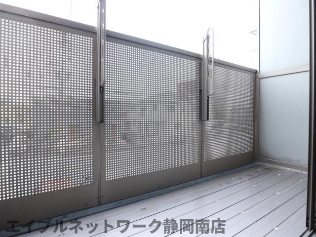 バルコニー　開放的で明るい空間を演出してくれるバルコニーです