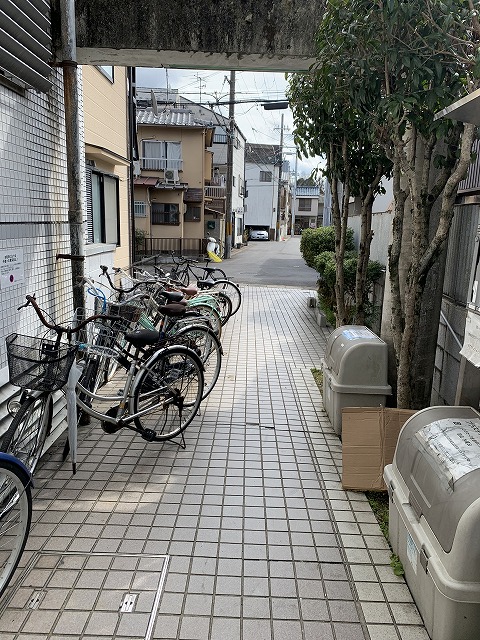 【京都市北区上賀茂葵之森町のマンションのロビー】