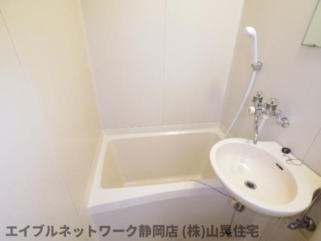 バス・シャワールーム　日々の疲れを癒すお風呂付です