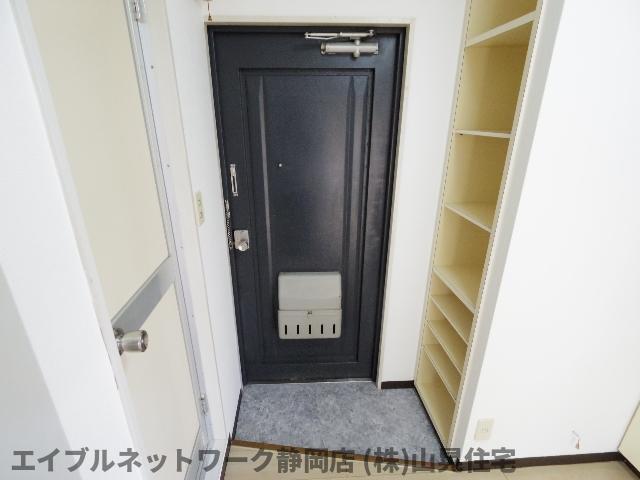 玄関　落ち着いた玄関です