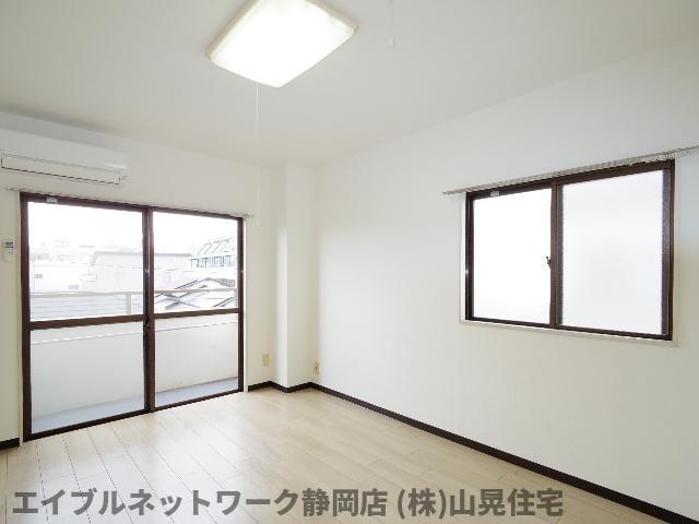 居室・リビング　居間です