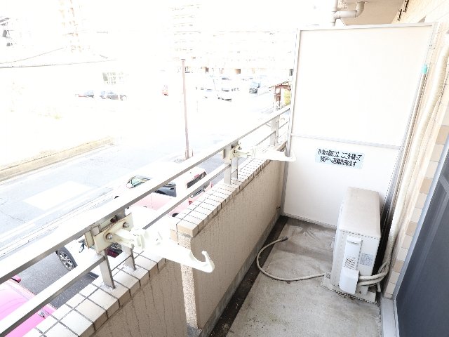 バルコニー　外からの目が気にならないバルコニーで洗濯物が干せます
