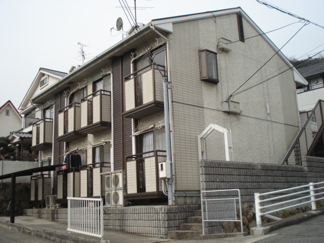 神戸市灘区高尾通のアパートの建物外観
