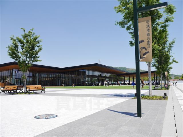 【高槻市中川町のマンションの公園】