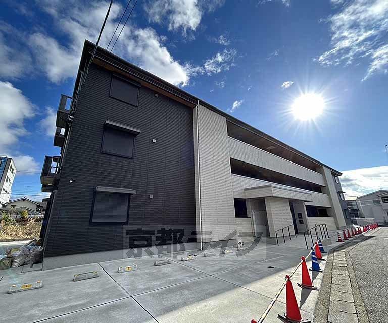 京都市右京区西京極郡醍醐田町のマンションの建物外観