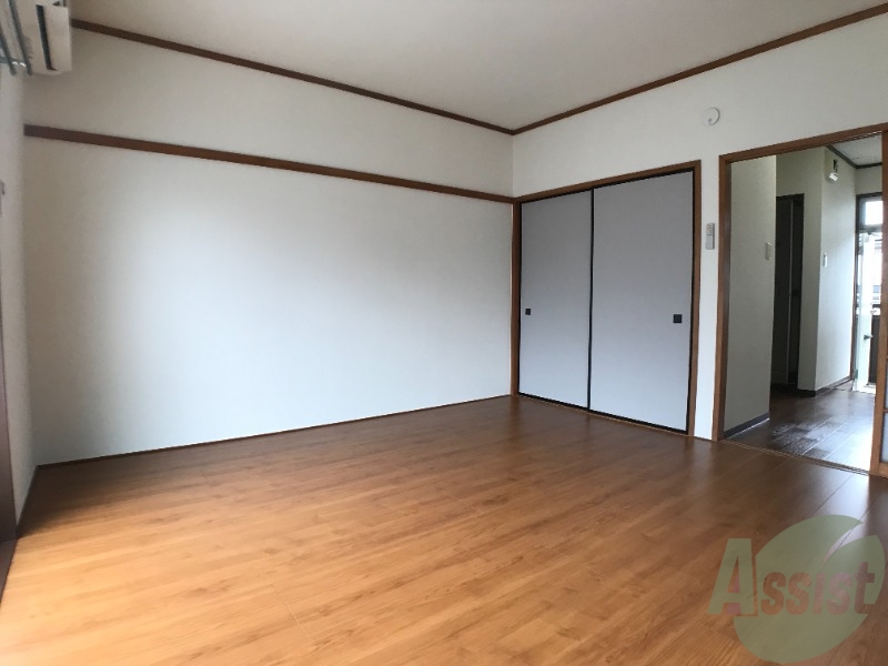 その他部屋・スペース　８帖の洋室を別の角度から撮影してみました。