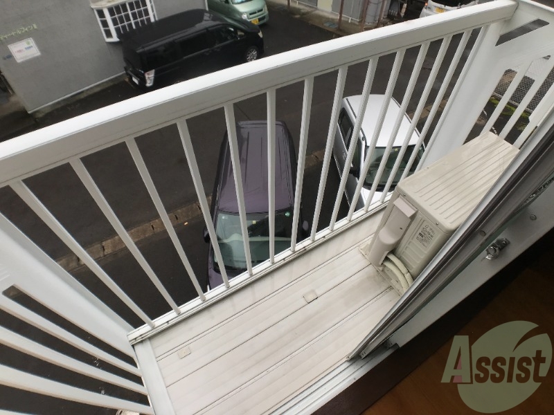 バルコニー　バルコニーは南向きです。暖かい日差しが望めそうですね。