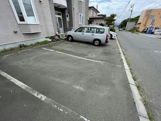 【函館市桔梗町のアパートの駐車場】