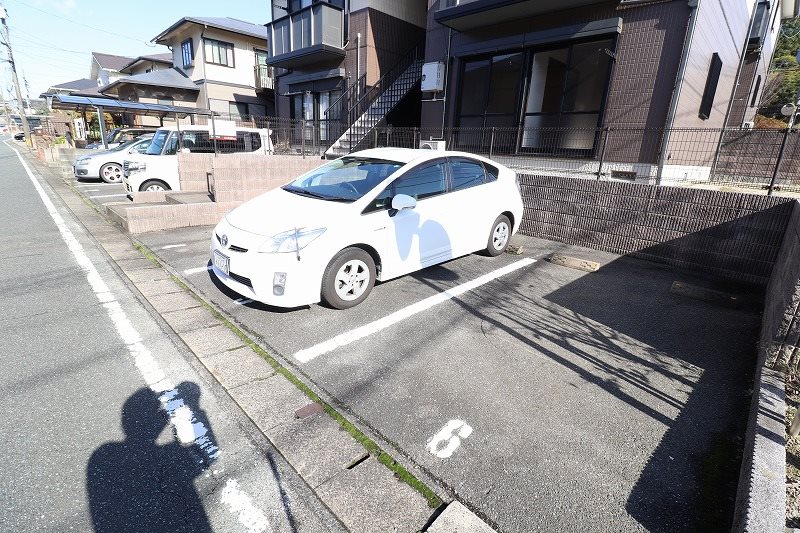 【シャーメゾン萌の駐車場】