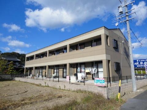 加茂郡川辺町下川辺のアパートの建物外観