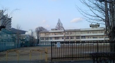 【福島市山下町のマンションの中学校】