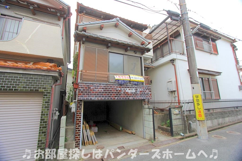 【藤阪元町3丁目貸家の建物外観】