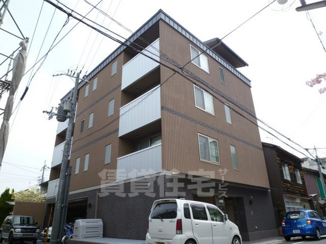 京都市左京区下鴨芝本町のマンションの建物外観