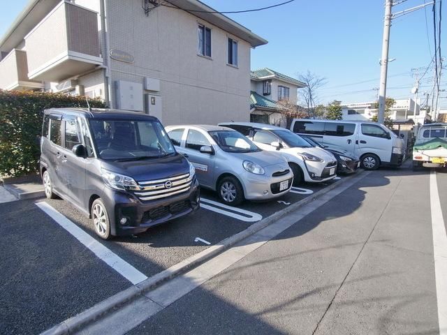 【コモド国立の駐車場】