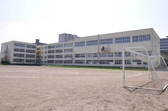 中学校　札幌市立北辰中学校（中学校）まで836m