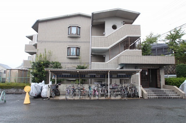 枚方市長尾西町のマンションの建物外観