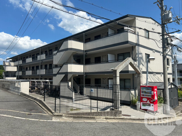 河内長野市西之山町のマンションの建物外観