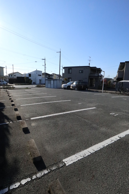 【倉敷市西岡のアパートの駐車場】