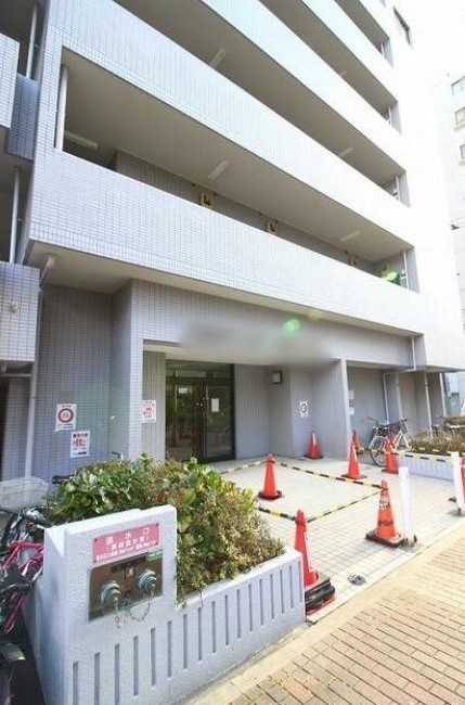 横浜市南区真金町のマンションの建物外観