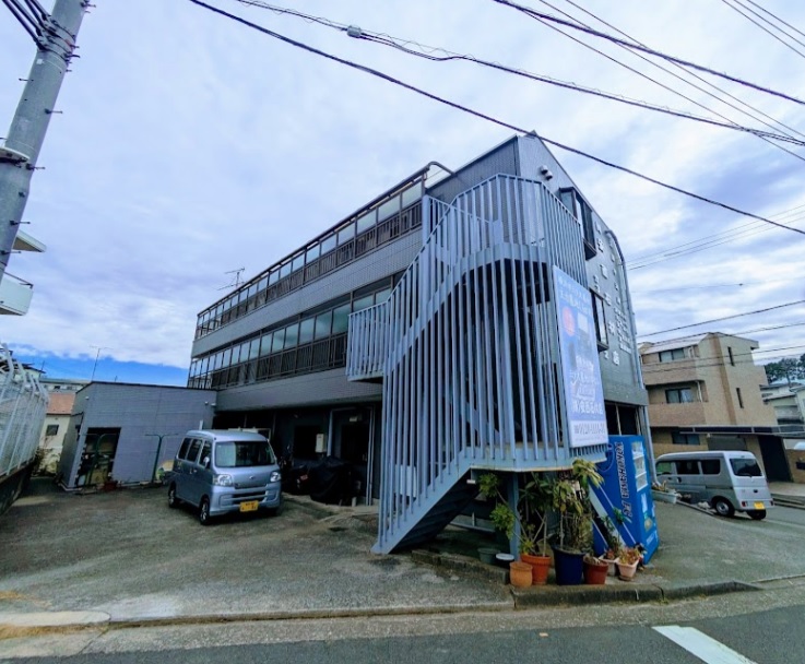 横浜市神奈川区三ツ沢中町のマンションの建物外観