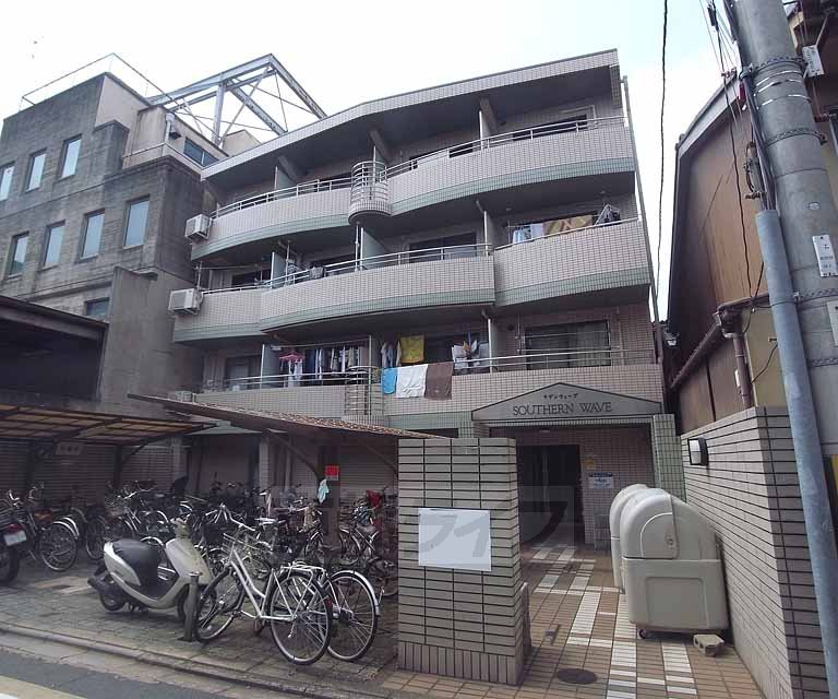 京都市中京区壬生朱雀町のマンションの建物外観