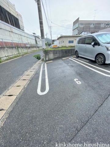 【廿日市市梅原のアパートの駐車場】