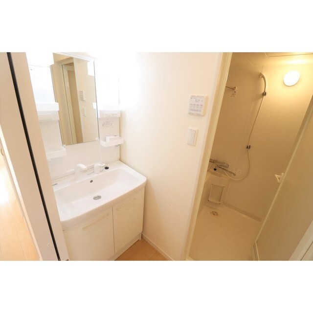 洗面設備　※別のお部屋の写真になります。