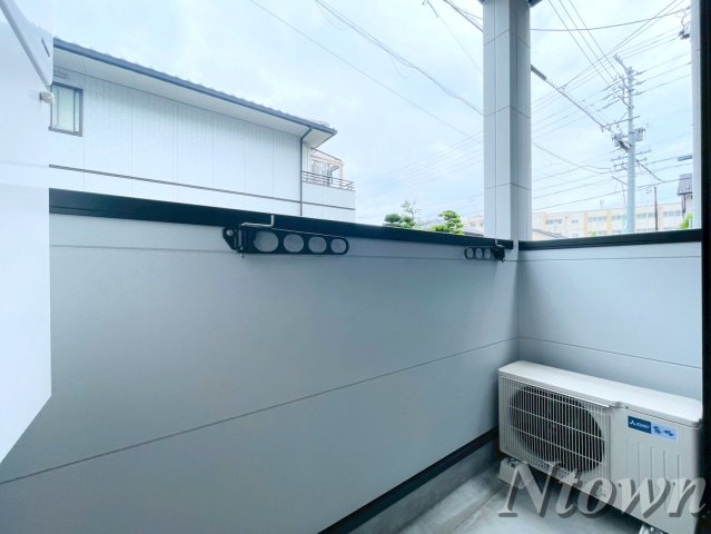 バルコニー　暖かな日差しのふりそそぐバルコニー