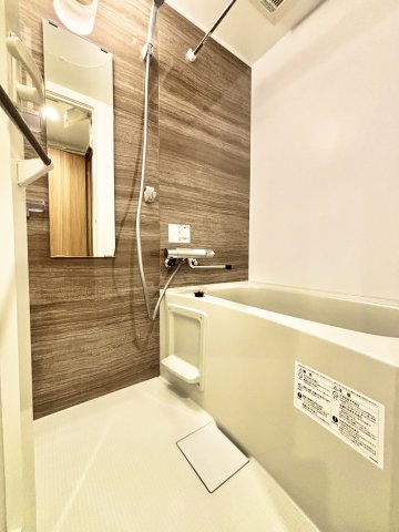 バス・シャワールーム　コンパクトで使いやすいお風呂です