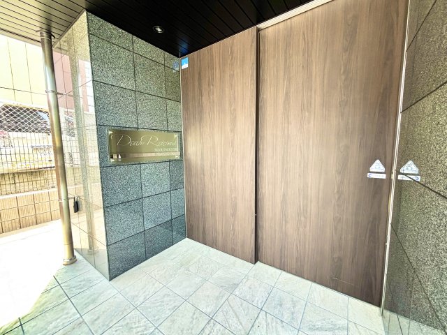 エントランス　建物の内部です