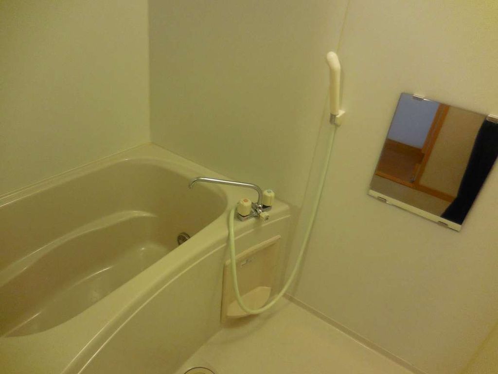 バス・シャワールーム　追い炊き機能が付いているのでいつでも暖かいお風呂に入れます。