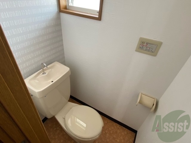 トイレ　こちらはトイレです。清潔感があり、安心して使用できます。