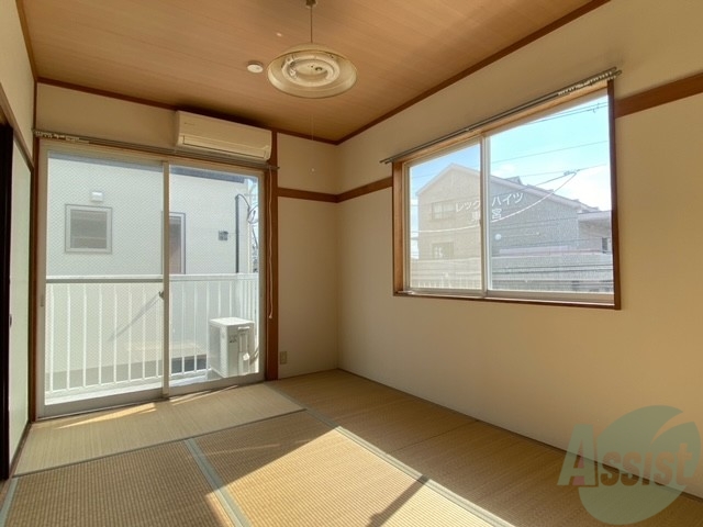 その他部屋・スペース　６帖の和室のお部屋もあります。寝室にもよさそうですね。