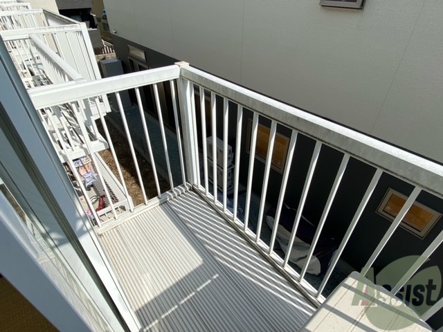 バルコニー　こちらはバルコニー。洗濯物が干せるようになっています。