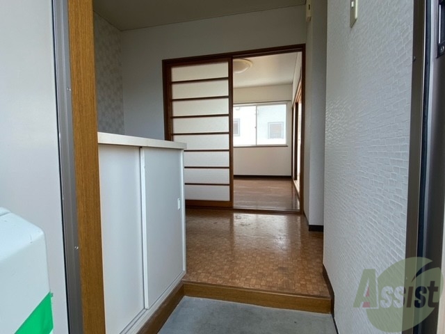 玄関　玄関の様子です。明るい印象ですね。気分もあがりそう。