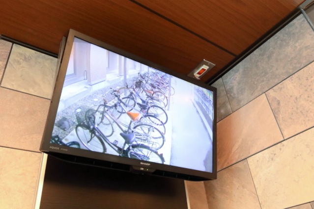 エントランス　防犯カメラ