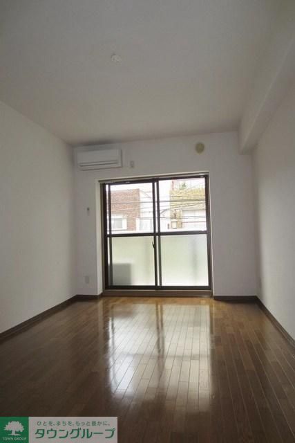 居室・リビング　10帖の広々フローリングのお部屋です。