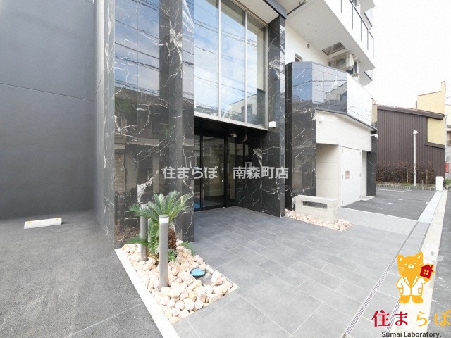 エントランス　「研究員の眼差しで見つけた“しっくりくる一室”があります。」